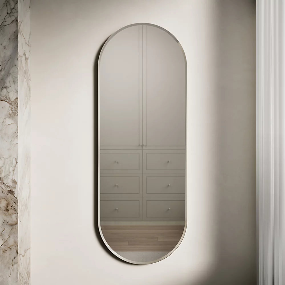 Miroir ESSENTIAL en forme de capsule avec cadre, 22 po x 60 po